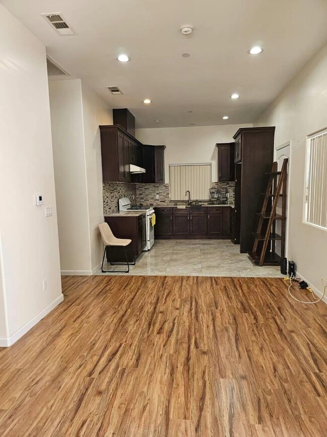 Kitchen & dining - 7655 Fern Ave
