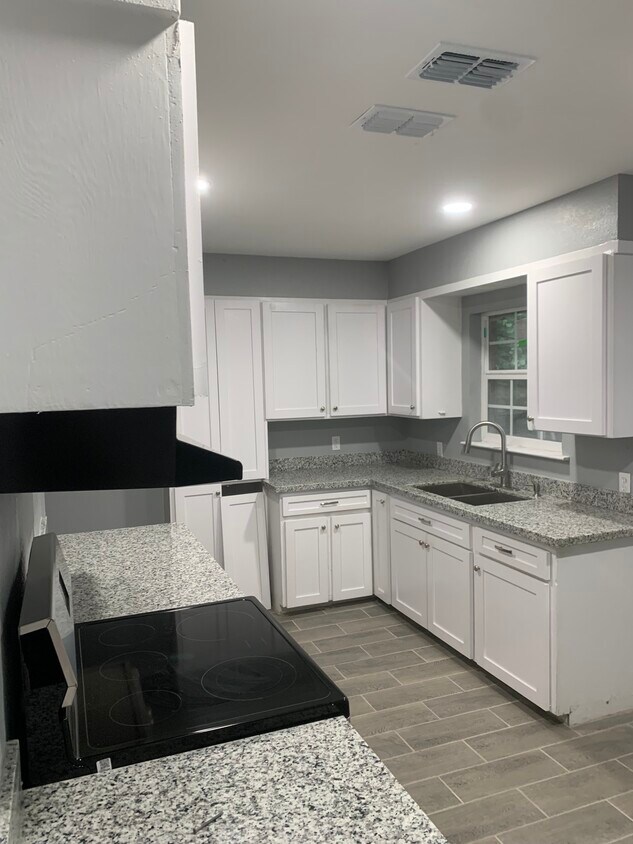 Foto principal - 2302 E Bowie Ave