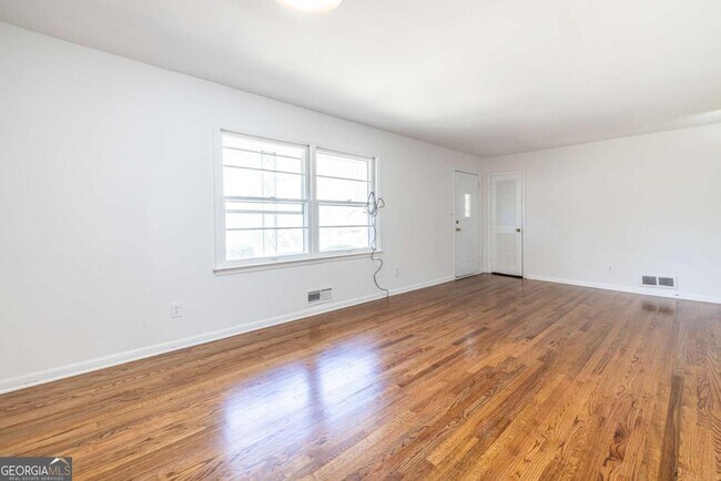 Building Photo - 2058 Green Forrest Dr