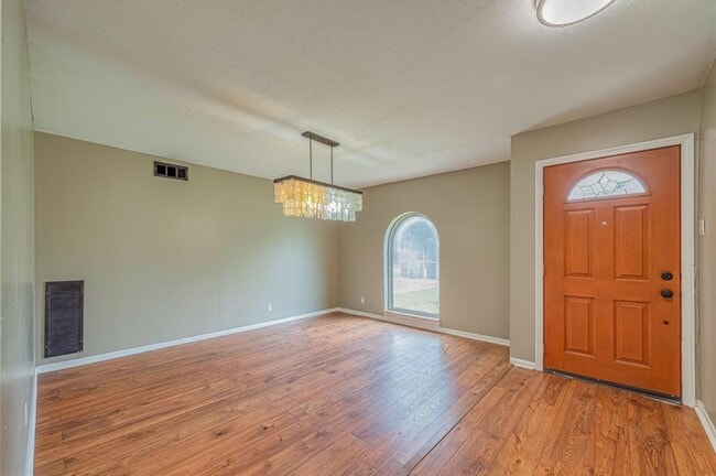 Building Photo - 10902 Sagevale Ln