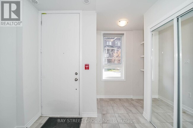 Photo du bâtiment - 12 Adam Sellers St