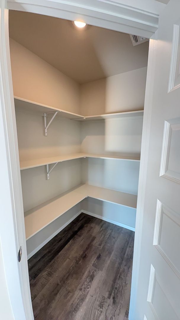 Building Photo - Welcome to this beautiful 4 bed, 2 bath ho...