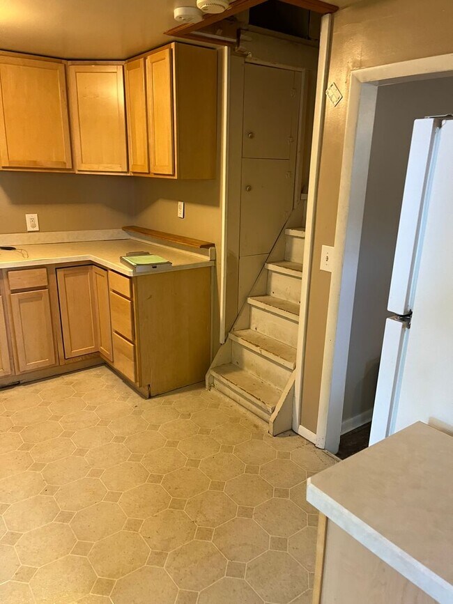 Building Photo - 2 Bedroom 1 bathroom house