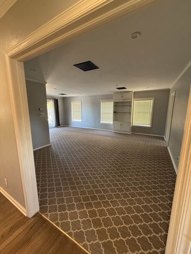 LIVING ROOM - 6507 Avondale Dr