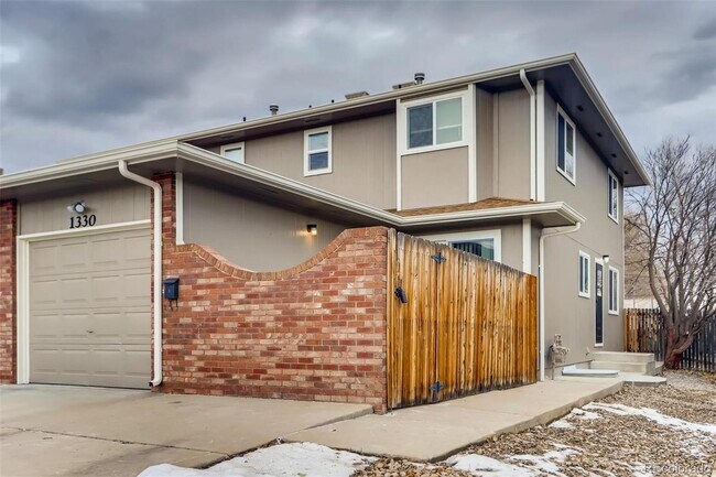 Building Photo - Newly Renovated 4bd/3ba Duplex in North Lo...