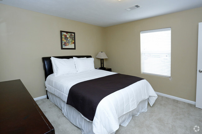 Bldg 8, Hall Bedroom - The Landings Apartments