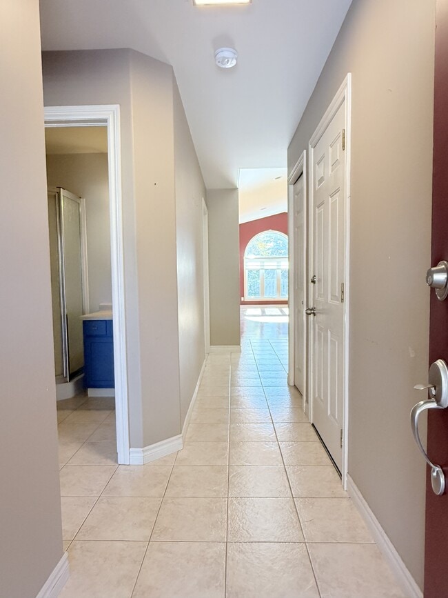 Building Photo - 847 Cousineau Rd