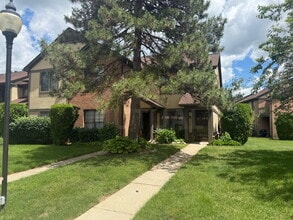 Building Photo - 1560 Meadowside Dr