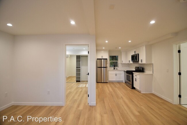 Building Photo - 1 br, 1 bath Apartment - 14437 Dickens Str...