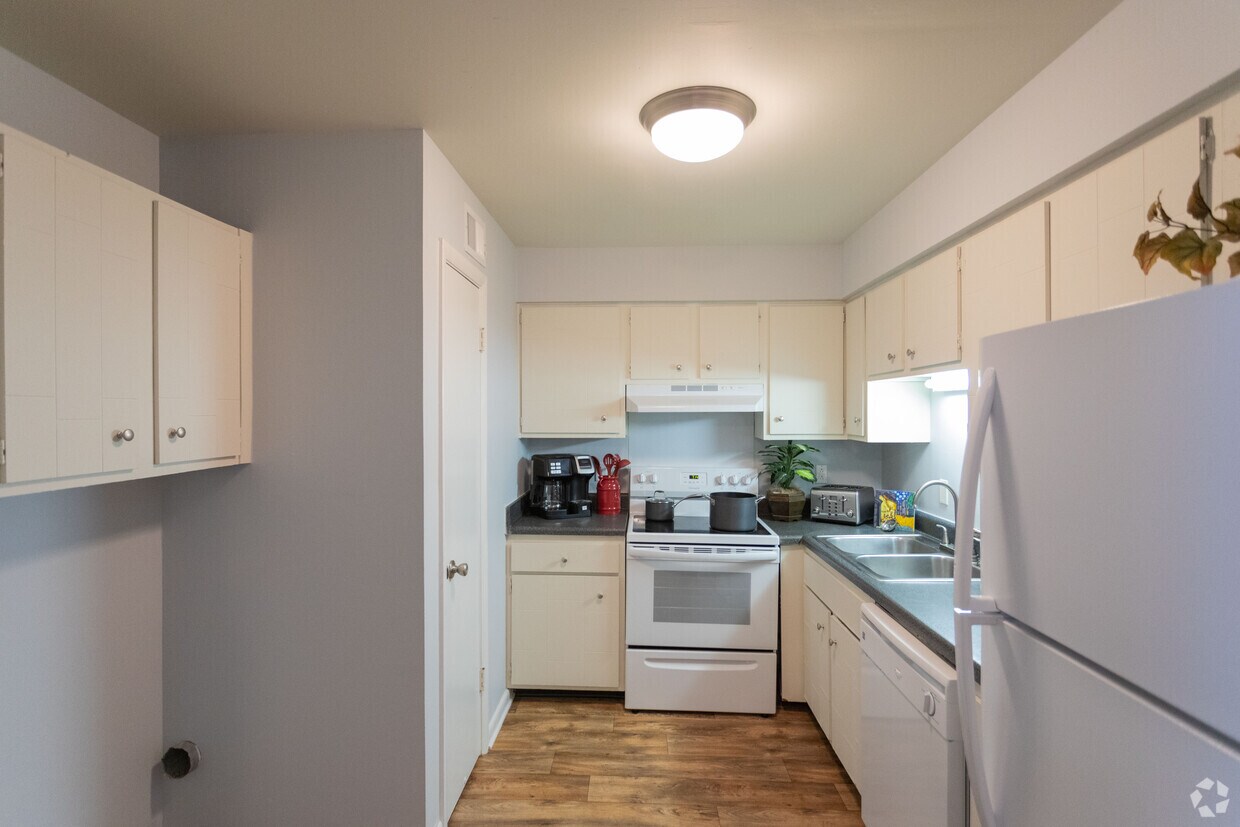 Highland Ridge Apartments Rentals in Madison at 721 Due West Ave N Madison, TN