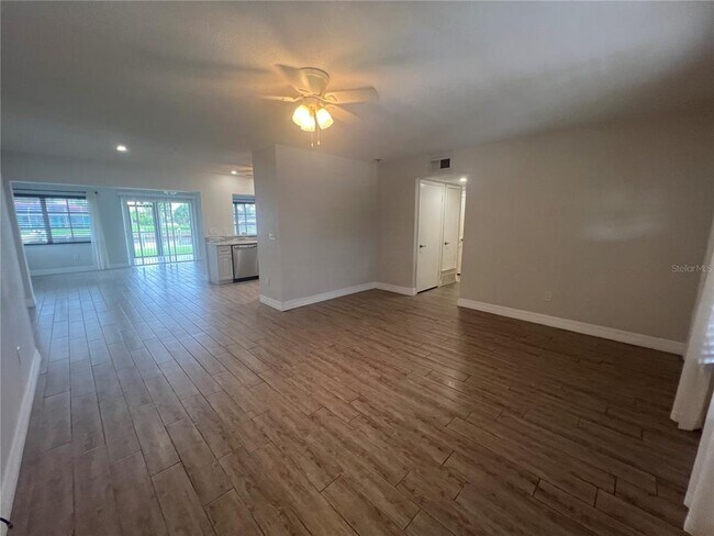 Building Photo - 110 Sinclair St SE