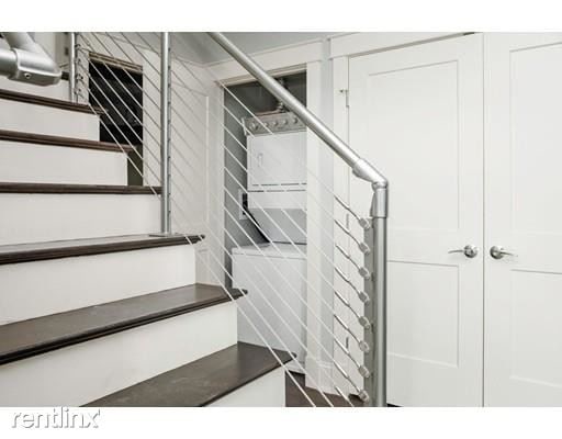 Building Photo - 3 br, 2 bath  - 233 Pleasant St