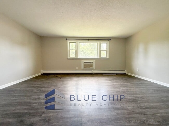 Interior Photo - 1 -7 Meisner