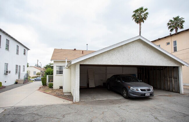 Building Photo - 217 S Olive Ave