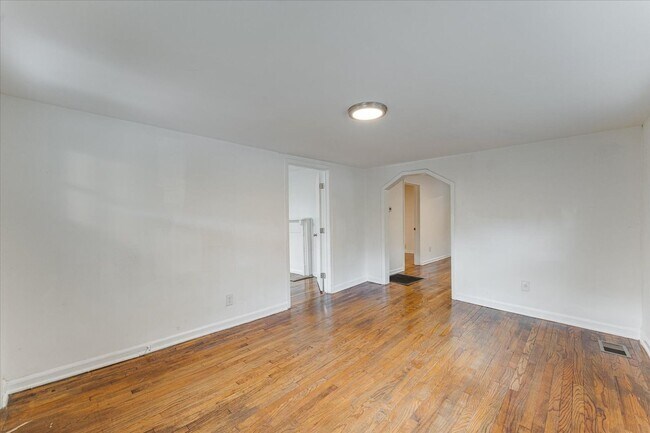 Foto del edificio - Charming Craftsman Bungalow — 727?N?Holly?...