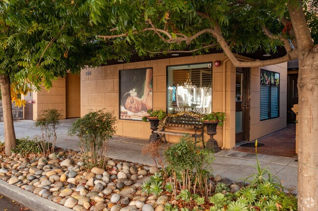Centro de bienestar de tiendas minoristas - 656 Walnut St