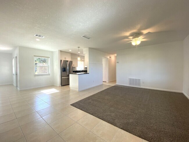 Foto del edificio - Beautifully Remodeled 2 Bedroom Port Orang...