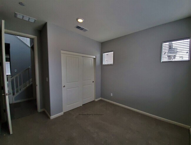 Foto del edificio - 5137 Kolton Pl