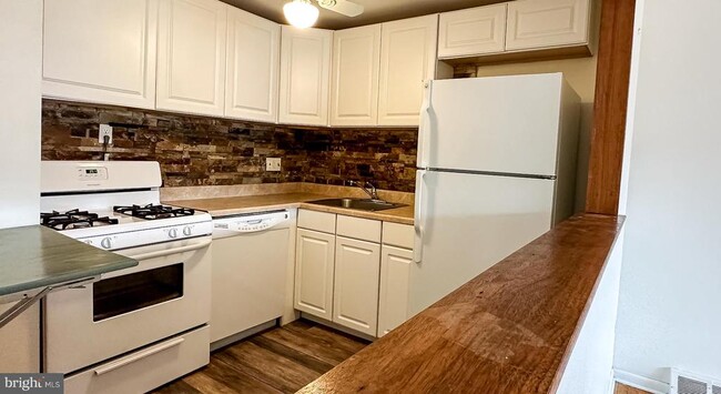 Building Photo - 5464 Vicaris St