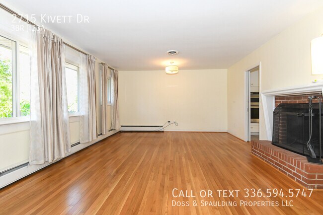 Foto del edificio - 2715 Kivett Dr