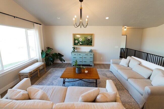 Foto del edificio - 2823 E Clarkstone Dr