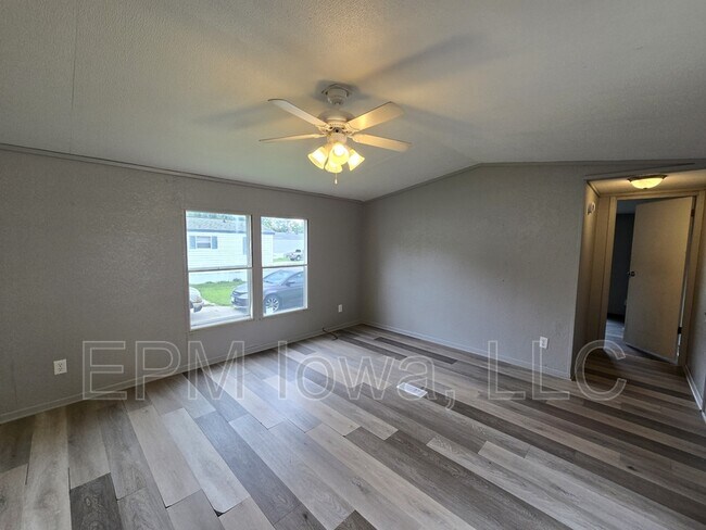 Foto del edificio - 700 W Ridgeway Ave