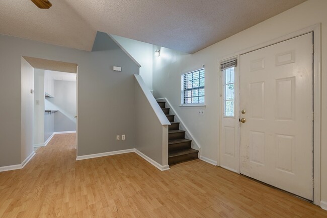 Building Photo - 110 Barksdale Ct