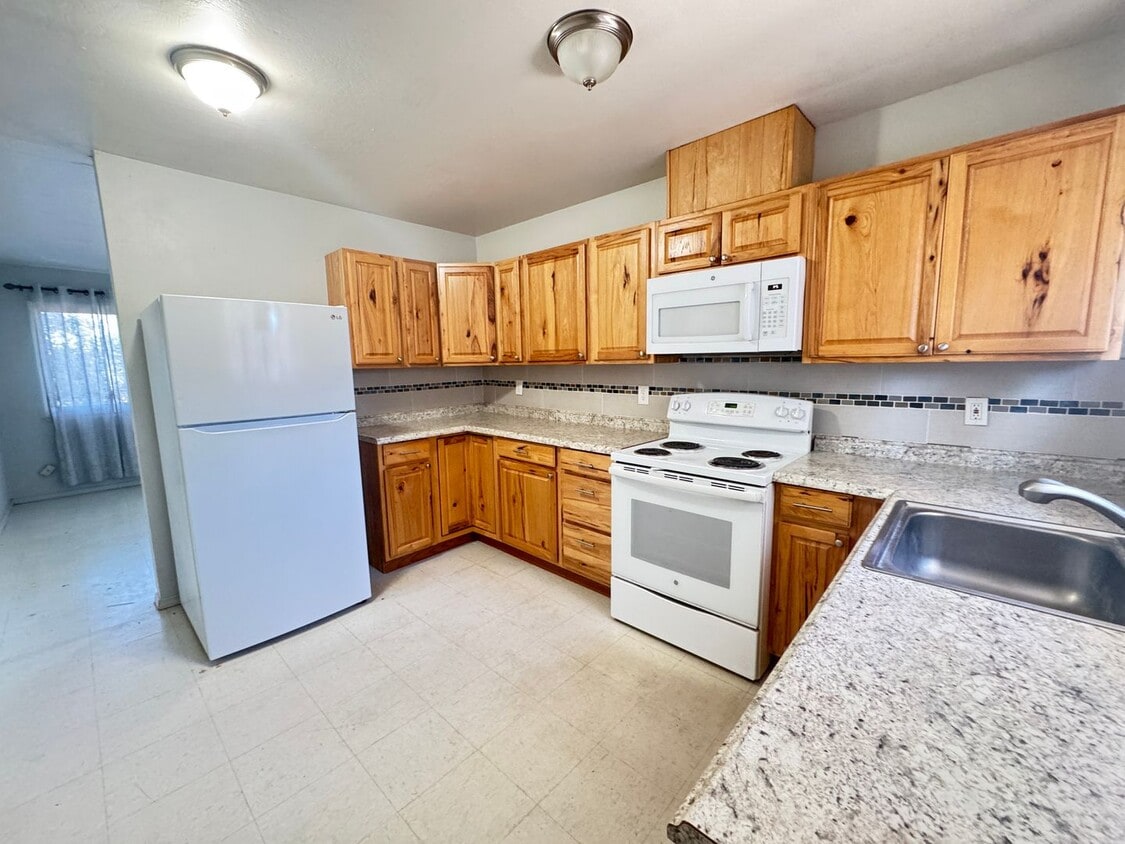 Building Photo - 4360 Twain Dr