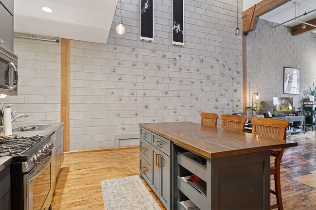 Building Photo - 801 N Washington Ave