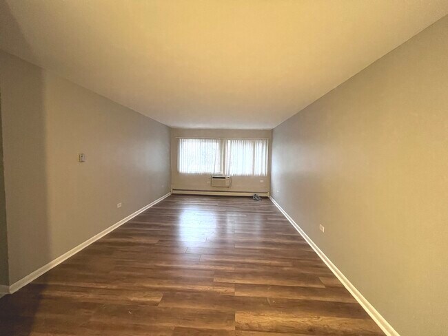 Foto del edificio - 655 Deepwoods Dr