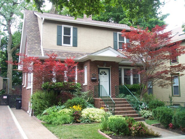 Foto del edificio - 1226 Simpson St