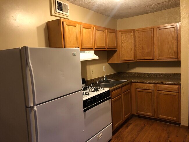 Building Photo - 42 Forest Dr
