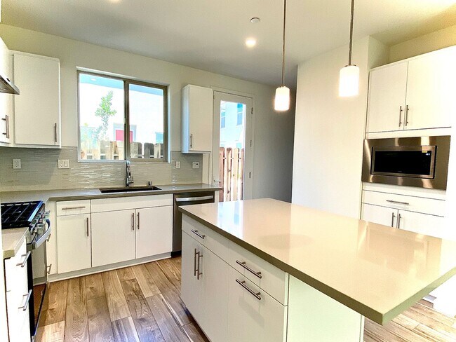 Foto del edificio - First Month Rent: FREE (with approved lease terms)