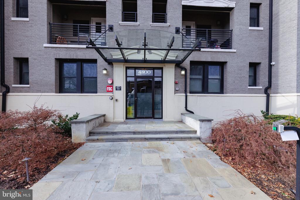 Foto principal - 4800 Georgia Ave NW
