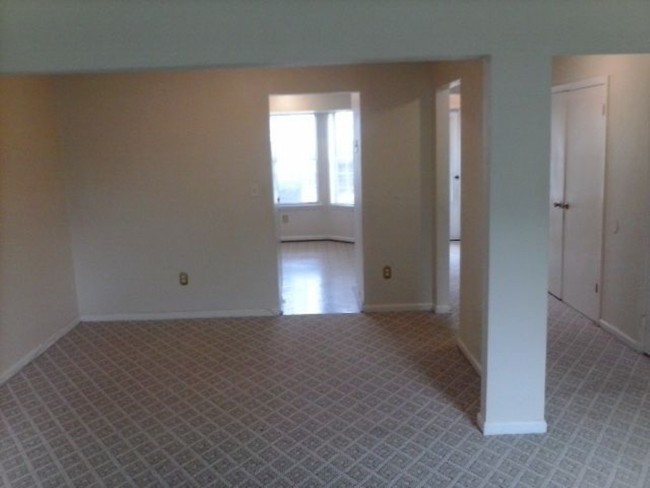 Building Photo - 306 Harrier St
