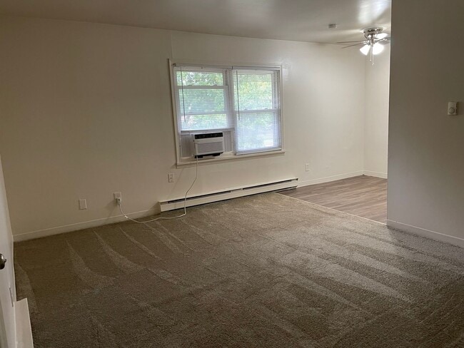 Building Photo - Large 2 bedroom apartment with washer/drye...