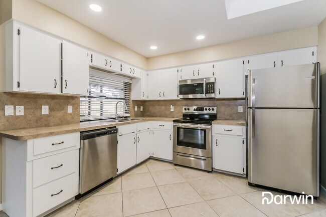 Foto del edificio - 9150 Brooker Dr