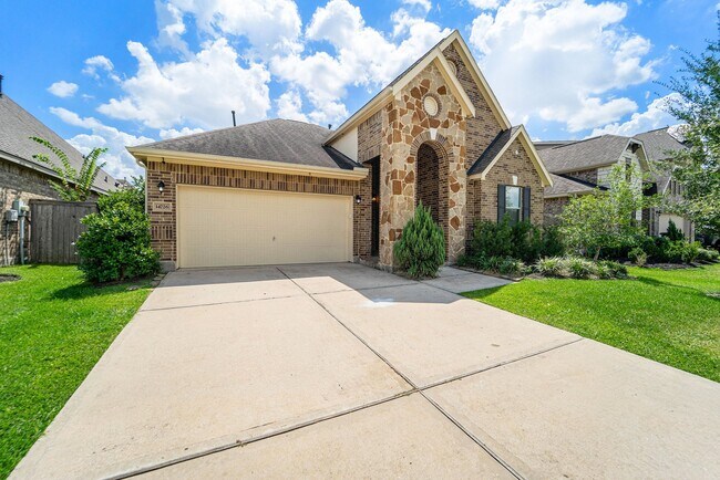 Building Photo - 14726 Woodland Dawn