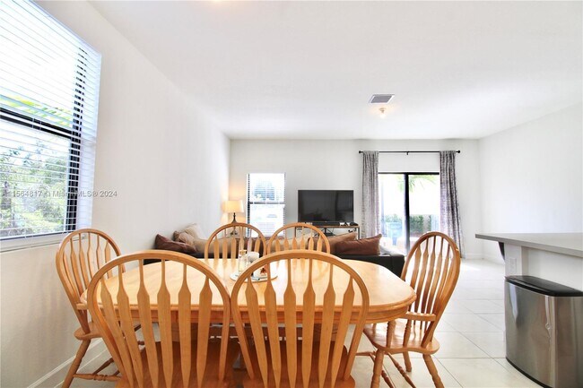 Foto del edificio - 601 SW 11th St