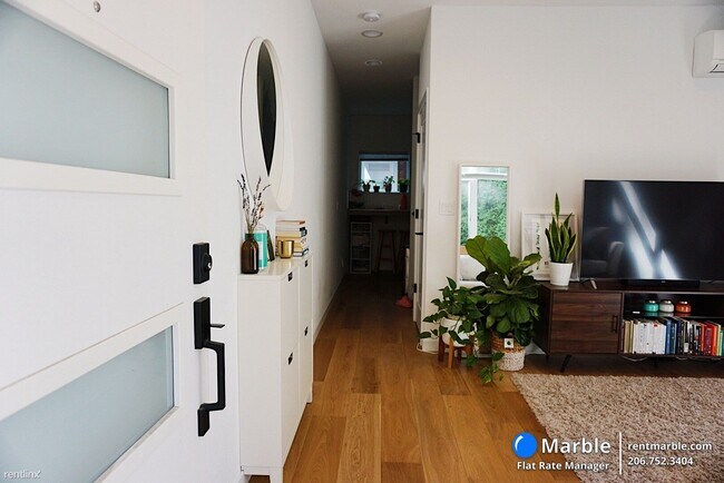 Foto del edificio - 3 br, 2 bath Townhome - 9551 Ashworth Ave ...