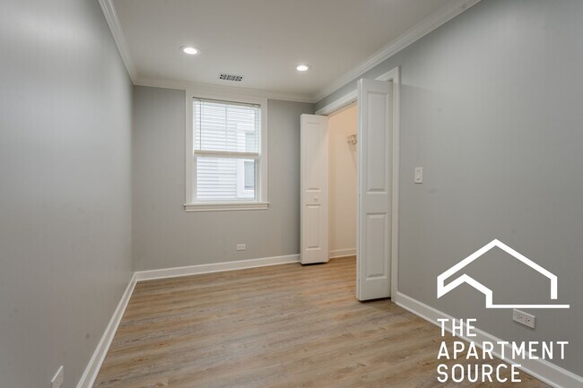 Building Photo - 3707 W Belmont Ave