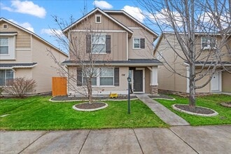 Building Photo - 738 N Carisbrooke Ave