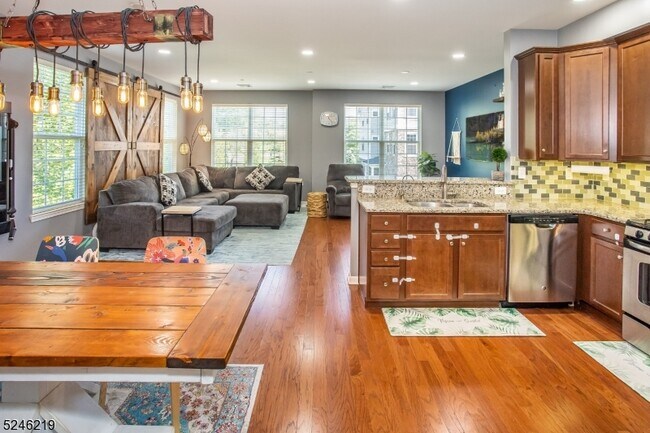 Foto del edificio - 616 Lopez Ln