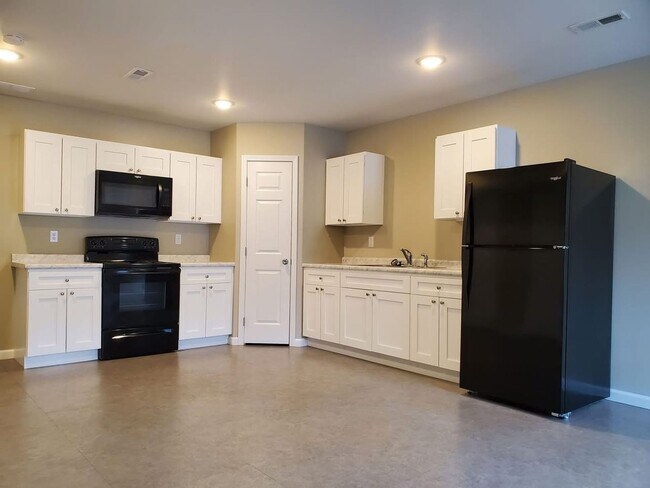 Building Photo - 211 Cane Creek Ln