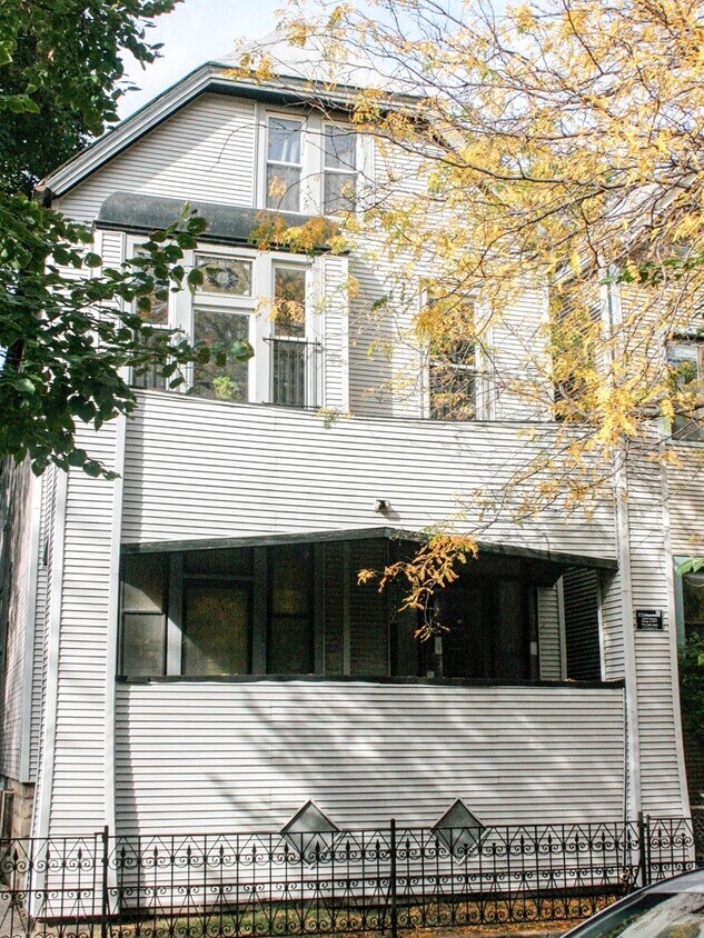 Foto principal - 3250 N Lakewood Ave