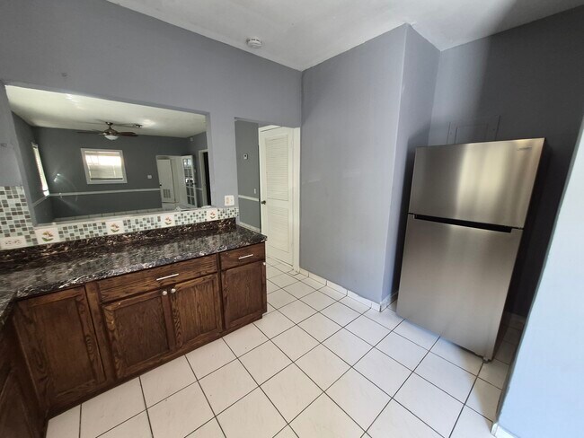 Foto del edificio - 1068 NW 31st St