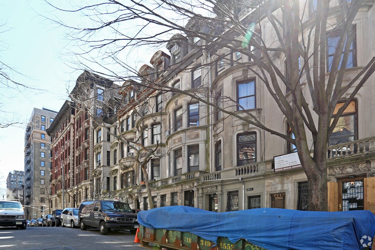 Building Photo - 316 W 101st St