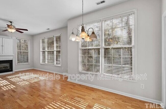 Foto del edificio - 3313 Kudrow Ln