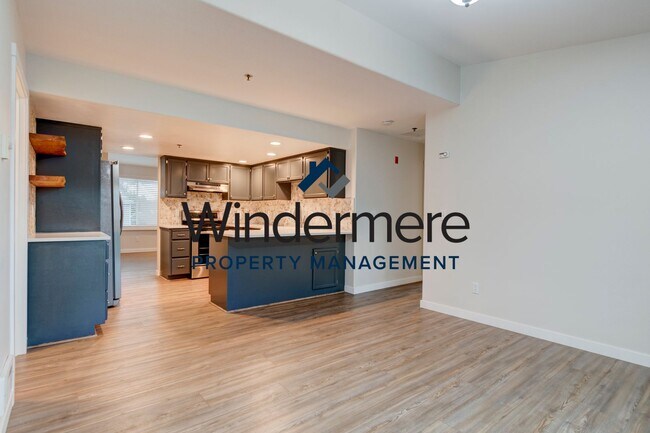 Foto del edificio - 300 N Oak Harbor St