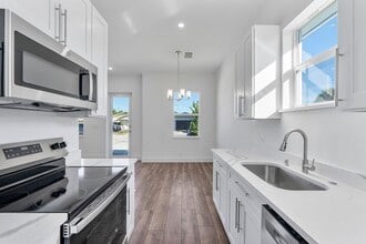 Building Photo - 1573 W 16th St